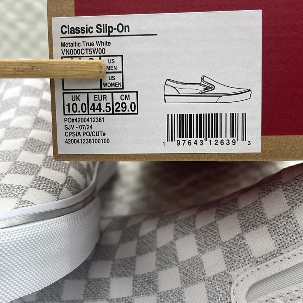 Vans WMNS Checkered Classic Slip-On Sneakers
Metallic True White
VN000CT5W00 - Picture 16 of 16